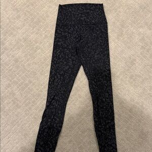 Lululemon align leopard leggings
size 2 - length 25